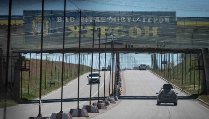 Пошкоджені обстрілами приватні будинки, п'ятиповерхівка та рейсовий автобус на Нікопольщині після ударів 9 серпня