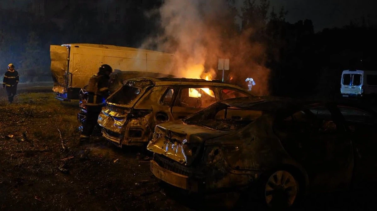 Наслідки удару по Києву 24 вересня: пошкоджені житлові будинки, пологовий будинок та загоряння на парковці біля медзакладу