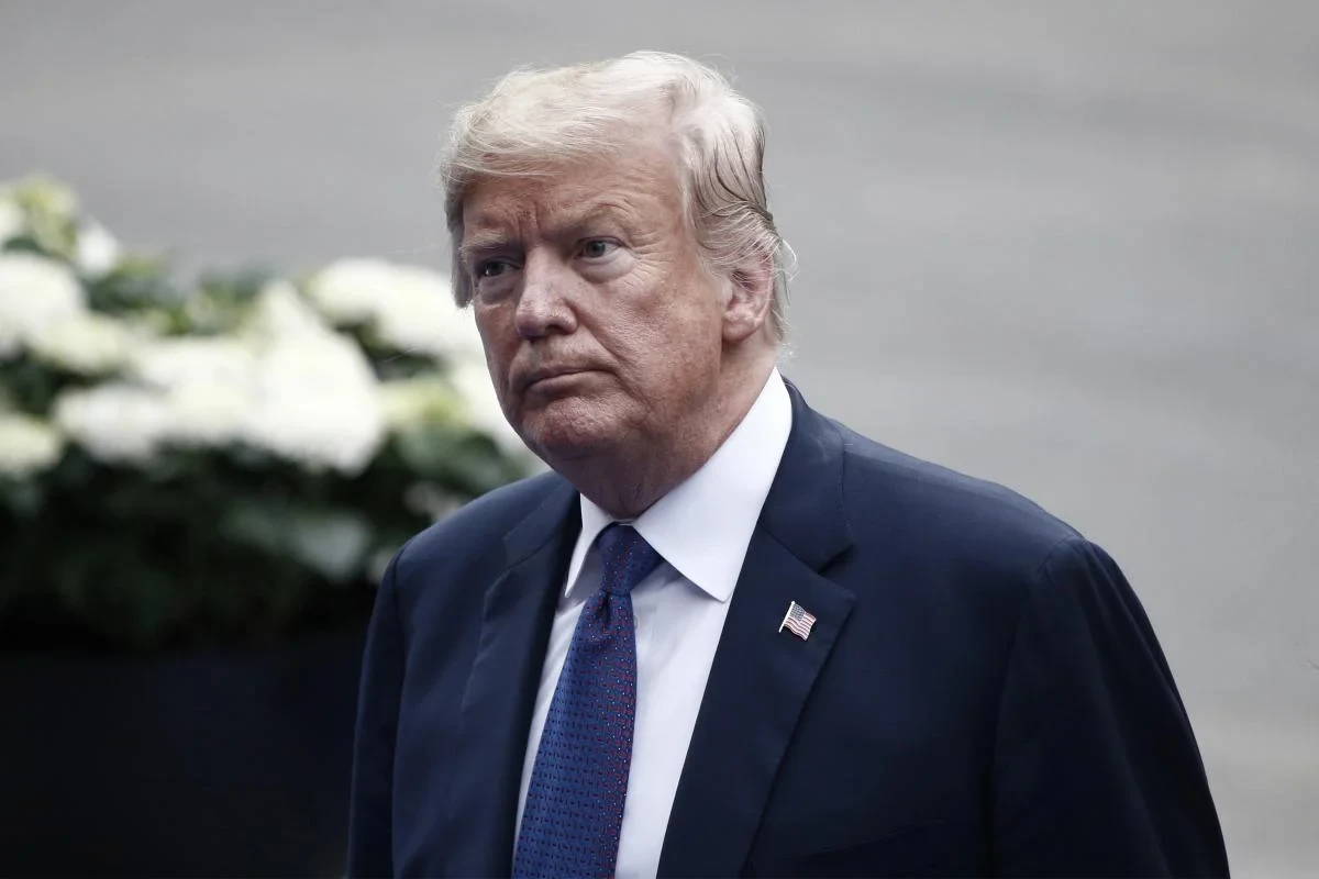 Президент США Дональд Трамп під час спілкування з журналістами на авіабазі Joint Base Andrews